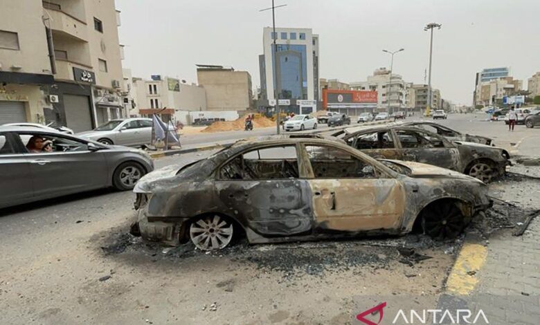 Protes Meletus pada Tripoli, Pejabat Senior Undur Diri