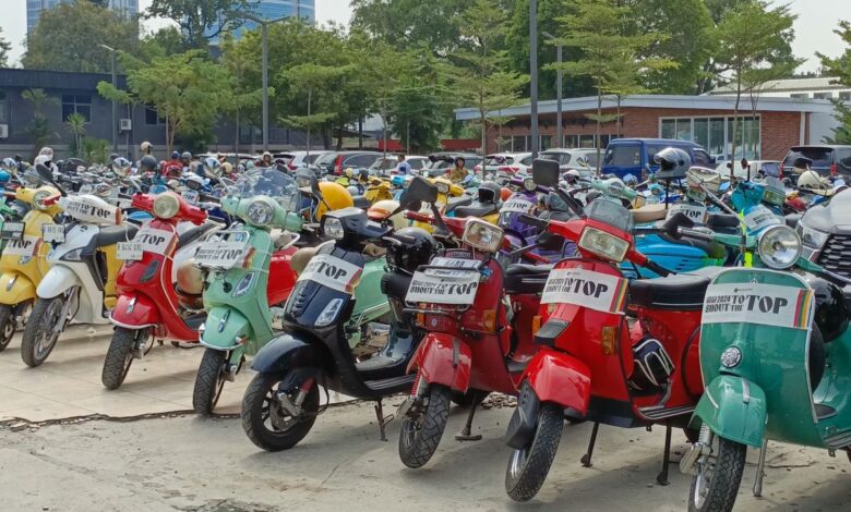 Budaya saling klakson pengguna vespa yang tersebut yang dimaksud mulai terkikis zaman